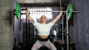 Atleta mujer haciendo un snatch